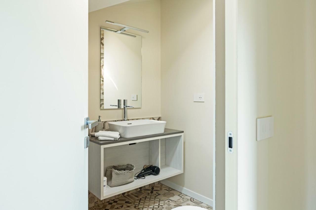 Renovated Penthouse Duomo & Via Torino Milan Exterior photo